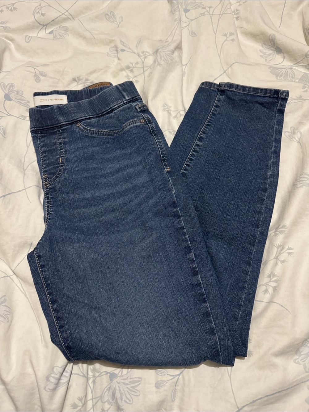 Signature by Levi Strauss Women Totally Shaping Pull On Skinny Jeans (Size: 6)